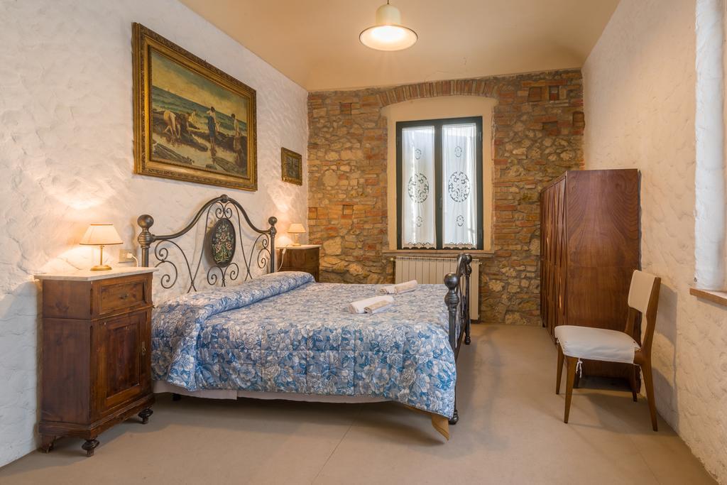 Agriturismo Santa Croce Σαν Τζιμινιάνο Δωμάτιο φωτογραφία